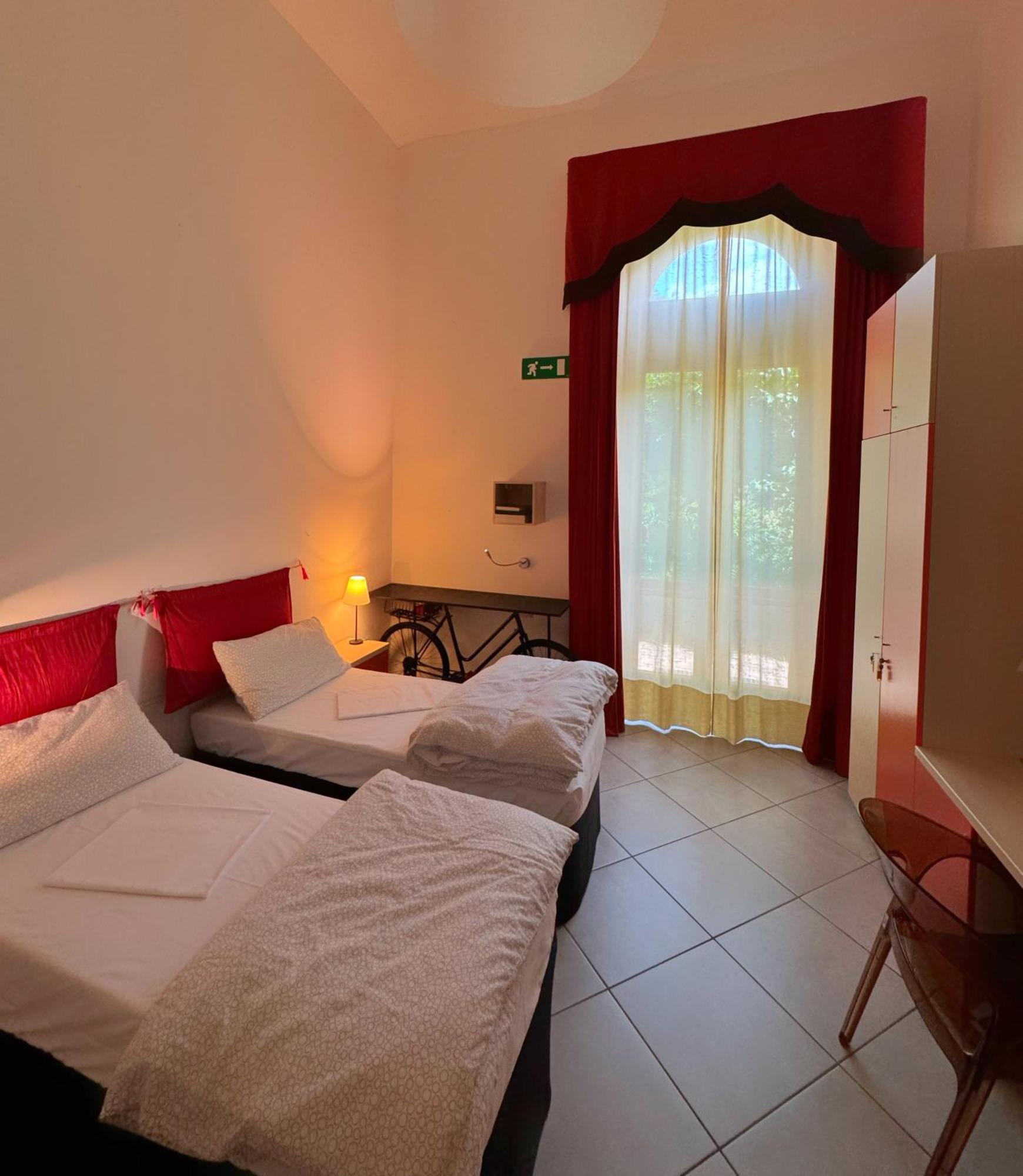 Auberge De La Gare - Dortoir & Ostello Hone Dış mekan fotoğraf